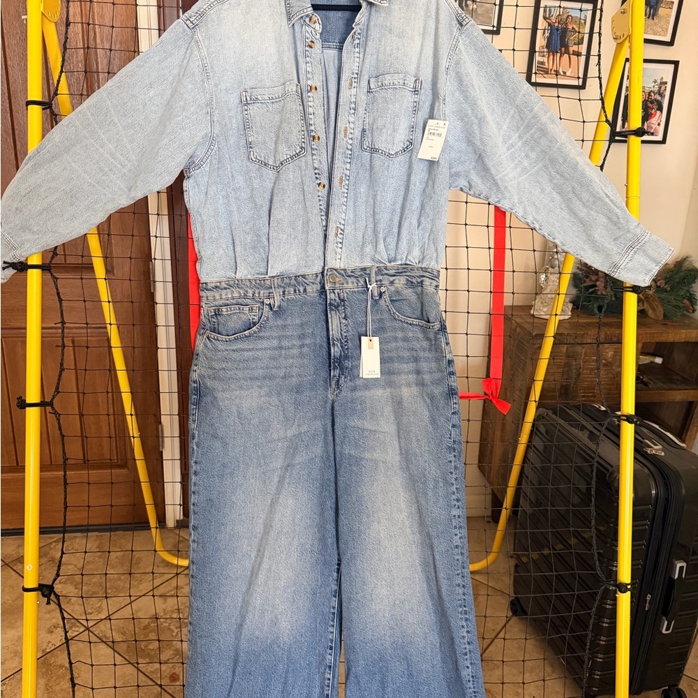 Good American Light Blue Flare Jeans - Picture 4 of 9
